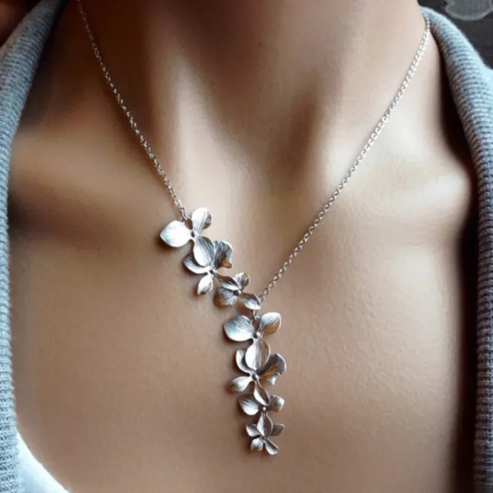 Solenn – Collier floral en argent ancien