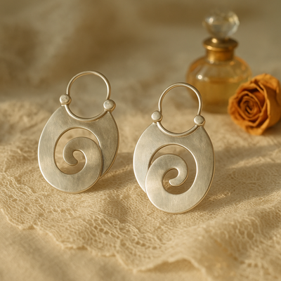 Boucles d'Oreilles Vintage en Forme Unique – Réflexion d'Argent avec Caractère