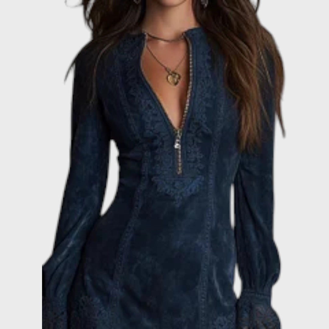 Rachel – Mini robe en daim bleu avec dentelle