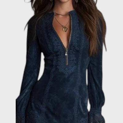 Rachel – Mini robe en daim bleu avec dentelle