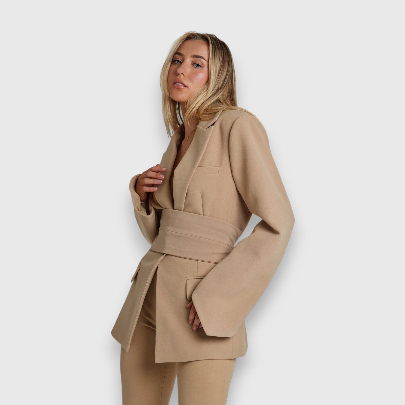 Jarela – Blazer à taille marquée