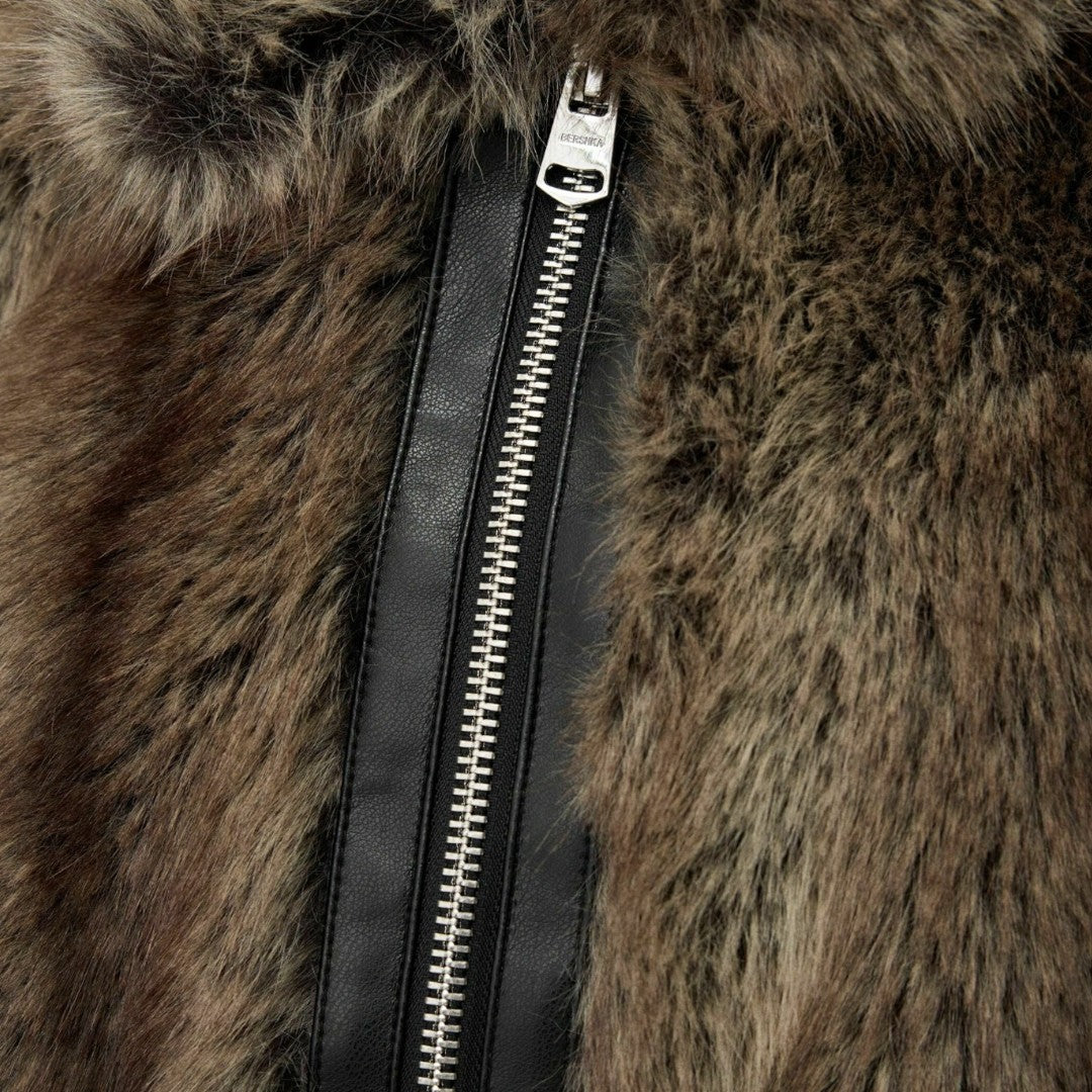 Amelia – Veste courte en fausse fourrure avec chic urbain