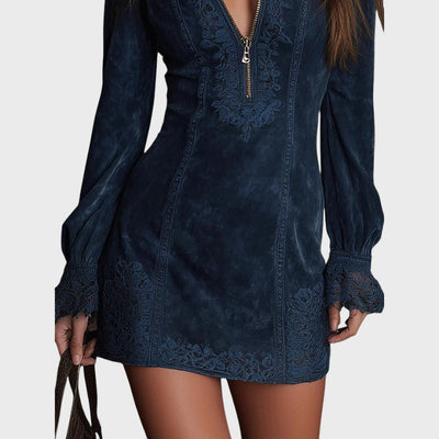 Rachel – Mini robe en daim bleu avec dentelle