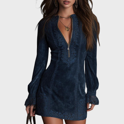 Rachel – Mini robe en daim bleu avec dentelle