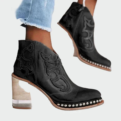 Bottes en cuir brodées