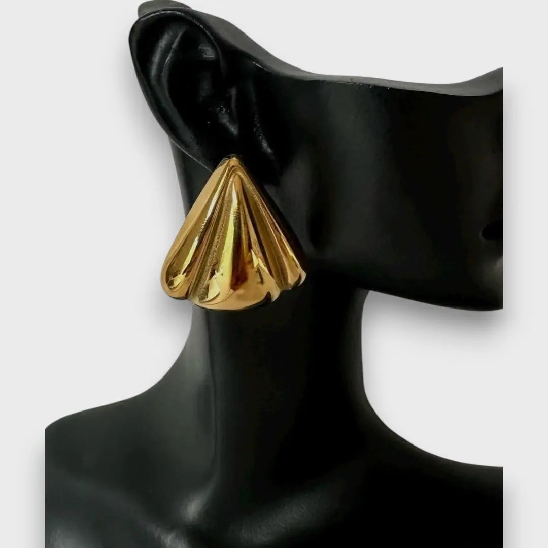Nuna – Boucles d'oreilles dorées au caractère sculptural