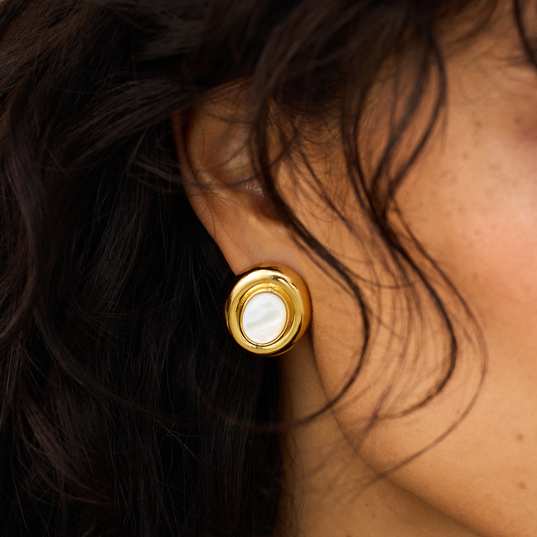 Ameliyana | Boucles d'Oreilles Bouton en Or 18k
