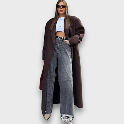 Oslaine – Manteau en laine maximaliste avec silhouette masculine