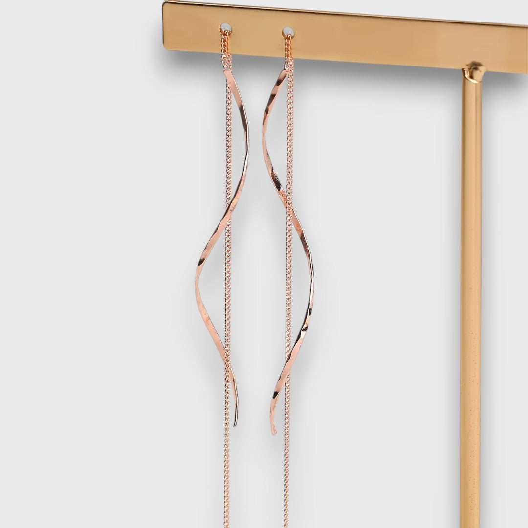 Elwira – Boucles d'oreilles longues en forme de vague