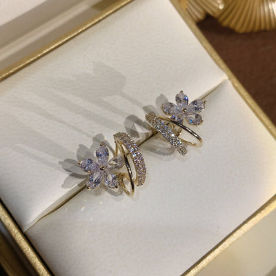 Florelle – Boucles d'oreilles florales avec détail scintillant