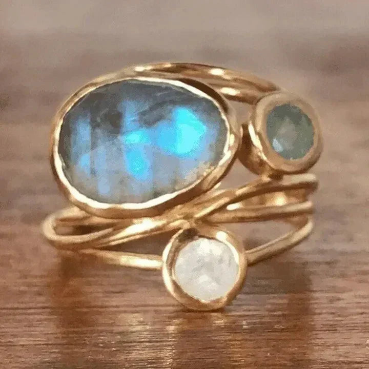 Bague vintage avec pierre de lune bleue incrustée