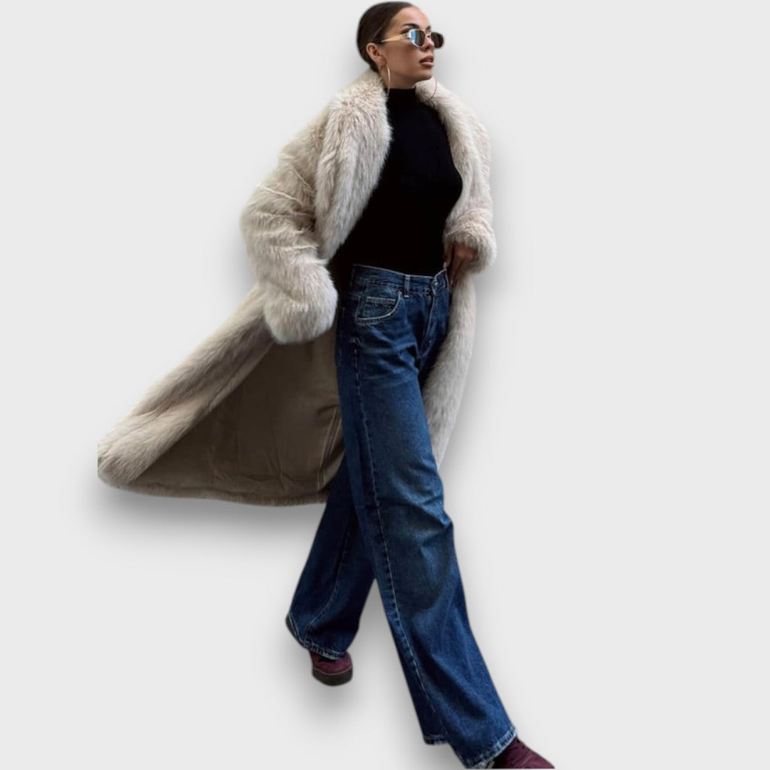 Liviane – Manteau maxi en fausse fourrure avec flair couture