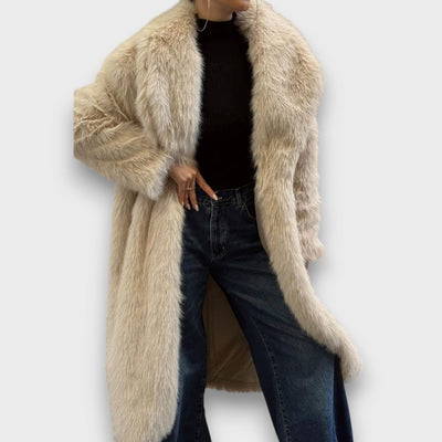 Liviane – Manteau maxi en fausse fourrure avec flair couture